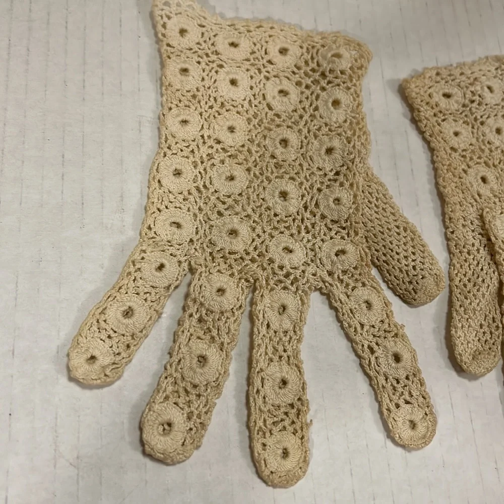 Vintage Hand Made Cream Crochet Lace Gloves size XS/ S